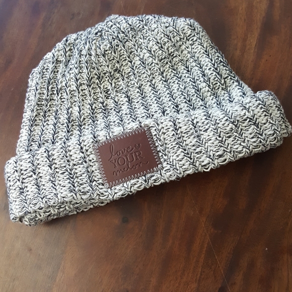 Love Your Melon Accessories - Love your Melon slouchy knit beanie EUC